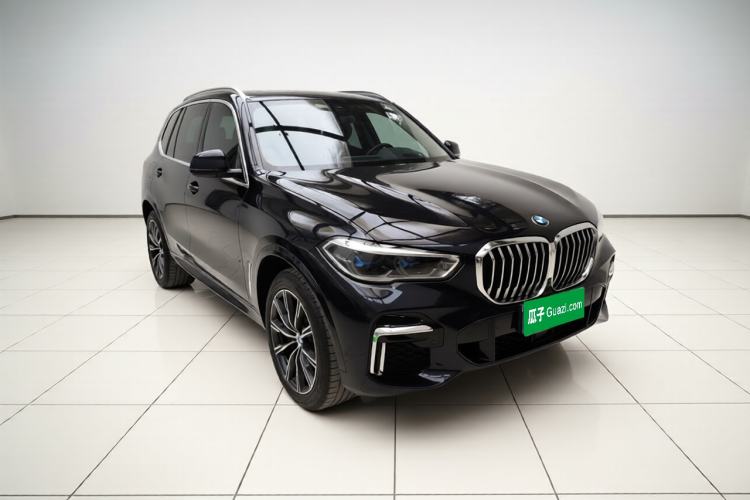 Used BMW X5 2022 Restyled xDrive 30Li Luxury Version M Sport Package Front Right 45 Deg