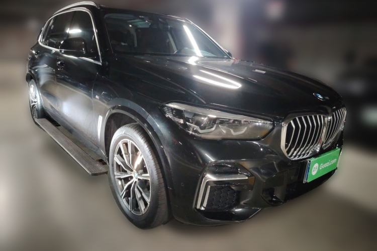 Used BMW X5 2022 xDrive 30Li M Sport Package Front Right 45 Deg