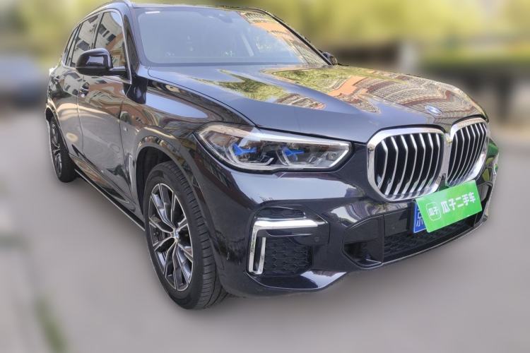 Used BMW X5 2022 xDrive 30Li M Sport Package Front Right 45 Deg