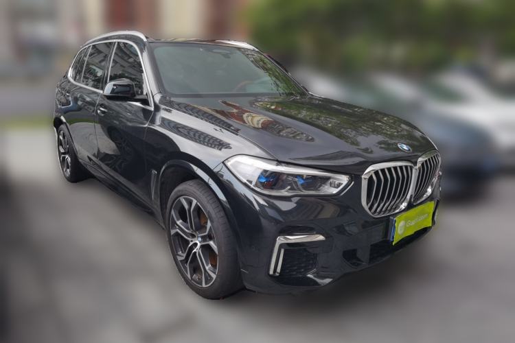 Used BMW X5 2022 xDrive 40Li Luxury Edition M Sport Package Front Right 45 Deg