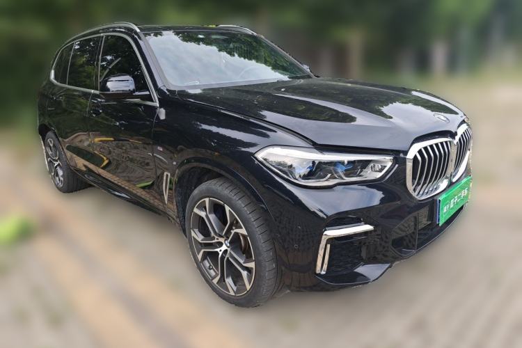 Used BMW X5 2022 xDrive 40Li Luxury Edition M Sport Package Front Right 45 Deg