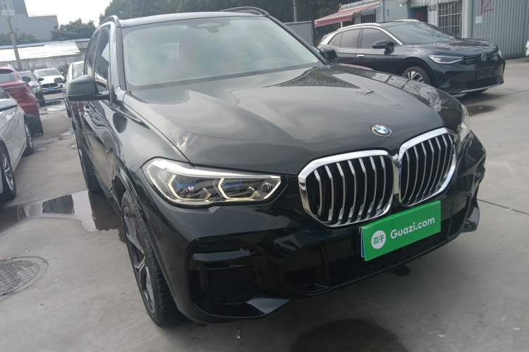 Used BMW X5 2022 xDrive40i Luxury Edition M Sport Package Front Right 45 Deg