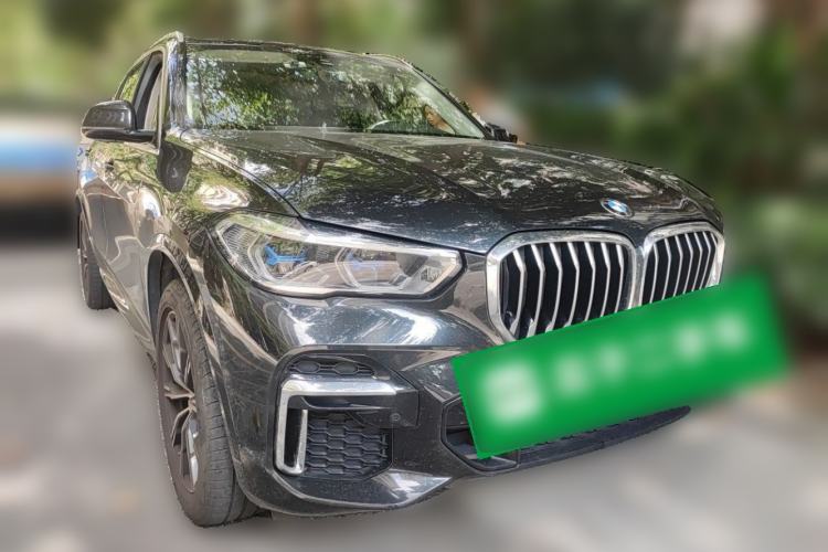 Used BMW X5 2022 xDrive 30Li Luxury M Sport Package Front Right 45 Deg