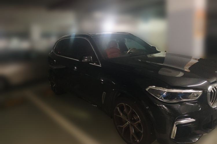 Used BMW X5 2022 xDrive 40Li M Sport Package Front Right 45 Deg