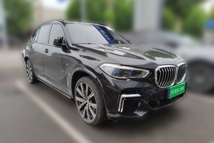 Used BMW X5 2022 xDrive 40Li Luxury Edition M Sport Package Front Right 45 Deg