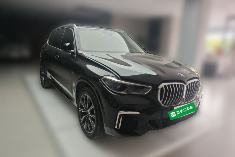 Used BMW X5 2022 xDrive 30Li M Sport Package Front Right 45 Deg