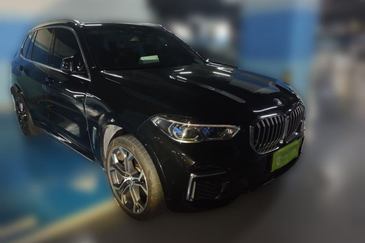 Used BMW X5 2022 xDrive 40Li Luxury Edition M Sport Package Front Right 45 Deg