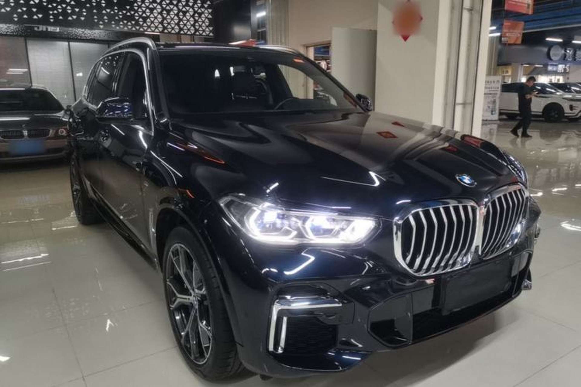 Used BMW X5 2022 Restyled xDrive 40Li M Sport Package Front Right 45 Deg