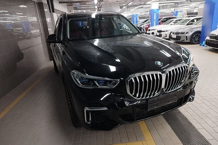 Used BMW X5 2022 Restyled xDrive 30Li Luxury Version M Sport Package Front Right 45 Deg