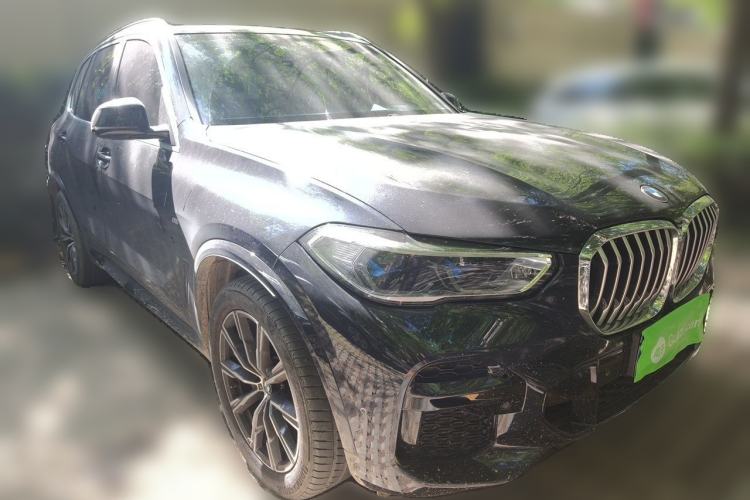 Used BMW X5 2022 xDrive40i M Sport Package Front Right 45 Deg