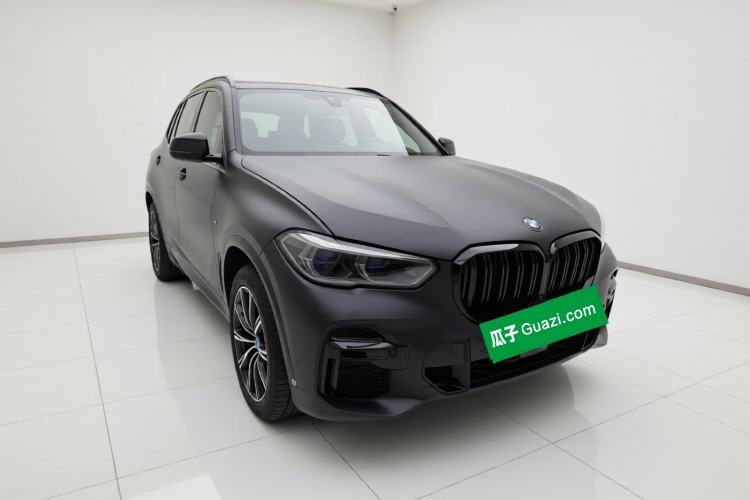 Used BMW X5 2022 xDrive 30Li Luxury M Sport Package Front Right 45 Deg