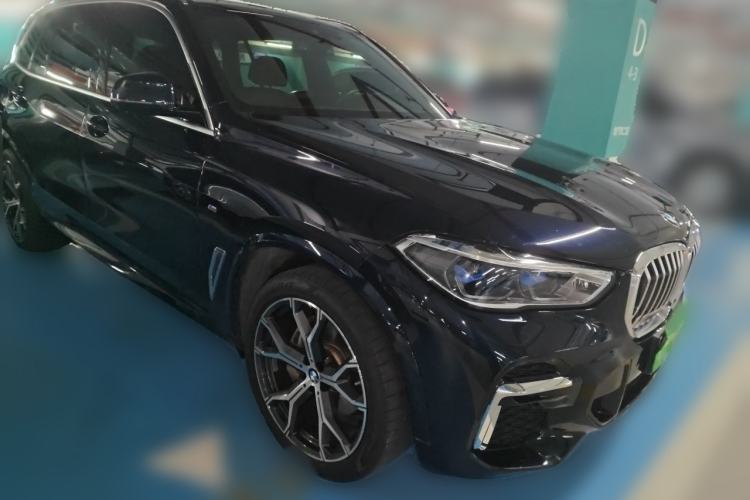 Used BMW X5 2022 xDrive 40Li M Sport Package Front Right 45 Deg