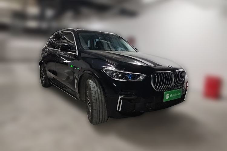 Used BMW X5 2022 xDrive 30Li Luxury M Sport Package Front Right 45 Deg