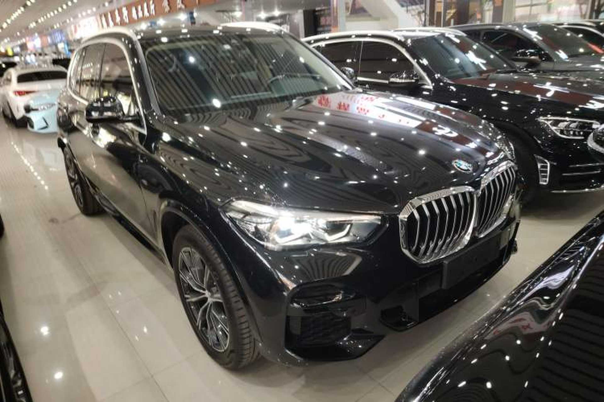Used BMW X5 2022 xDrive30i M Sport Package Front Right 45 Deg