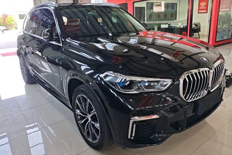 Used BMW X5 2022 xDrive 30Li Luxury M Sport Package Front Right 45 Deg