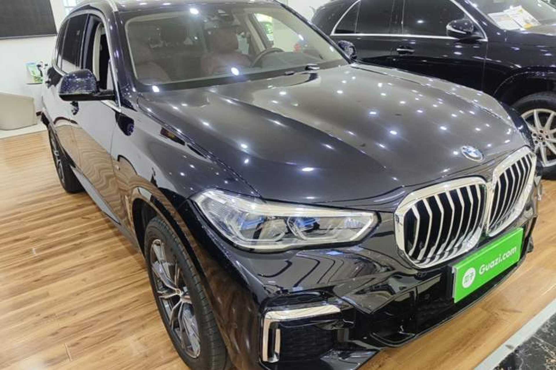 Used BMW X5 2022 xDrive 30Li Luxury M Sport Package Front Right 45 Deg