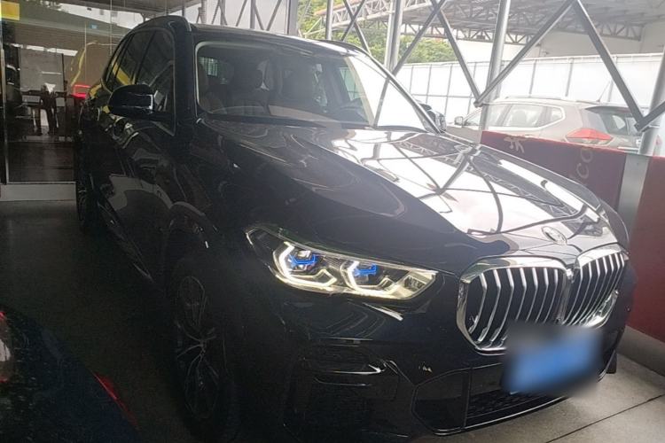 Used BMW X5 2022 xDrive40i M Sport Package Front Right 45 Deg