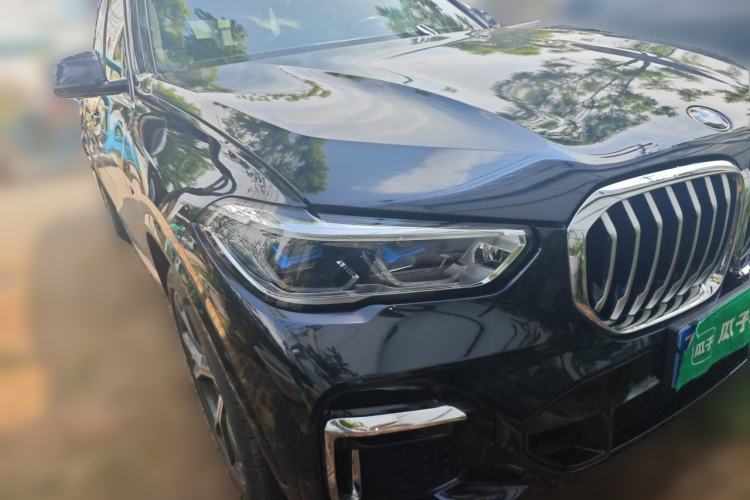 Used BMW X5 2022 xDrive 40Li M Sport Package Front Right 45 Deg