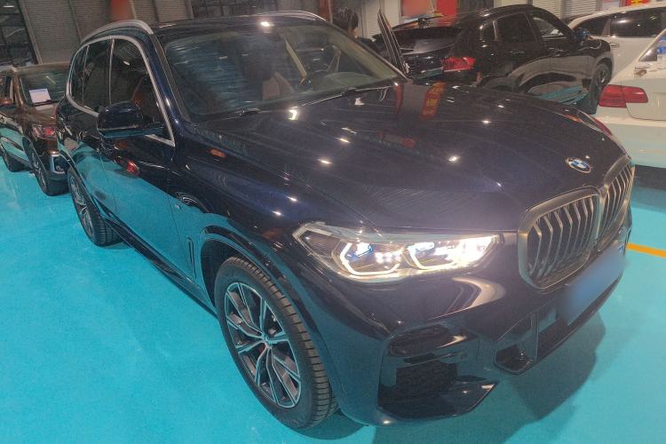Used BMW X5 2022 xDrive40i M Sport Package Front Right 45 Deg
