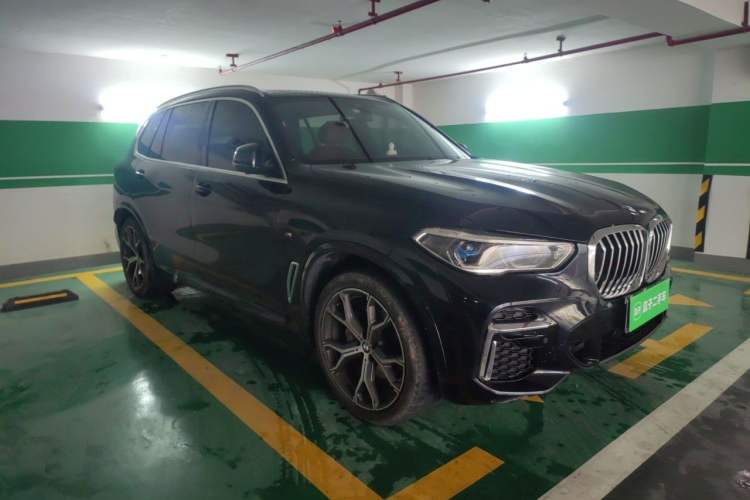 Used BMW X5 2022 xDrive 40Li M Sport Package Front Right 45 Deg