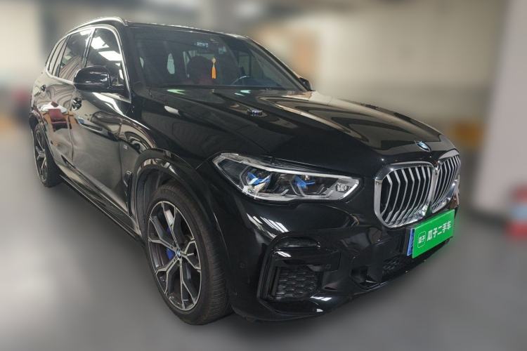 Used BMW X5 2022 xDrive 40Li M Sport Package Front Right 45 Deg