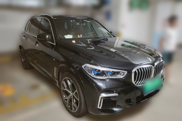 Used BMW X5 2022 Restyled xDrive 40Li Luxury Edition M Sport Package Front Right 45 Deg