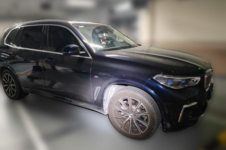 Used BMW X5 2022 xDrive 30Li Luxury M Sport Package Front Right 45 Deg