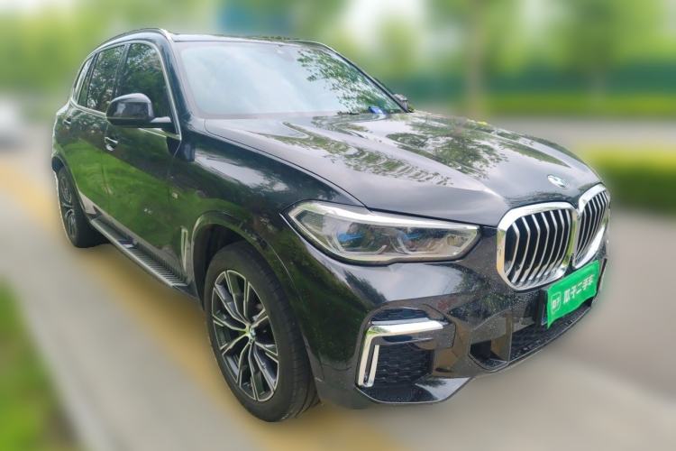 Used BMW X5 2022 xDrive 30Li M Sport Package Front Right 45 Deg