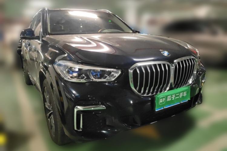 Used BMW X5 2022 xDrive 30Li Luxury M Sport Package Front Right 45 Deg