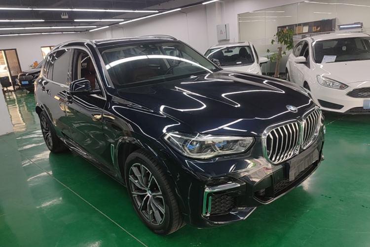 Used BMW X5 2022 Restyled xDrive 30Li Luxury Version M Sport Package Front Right 45 Deg