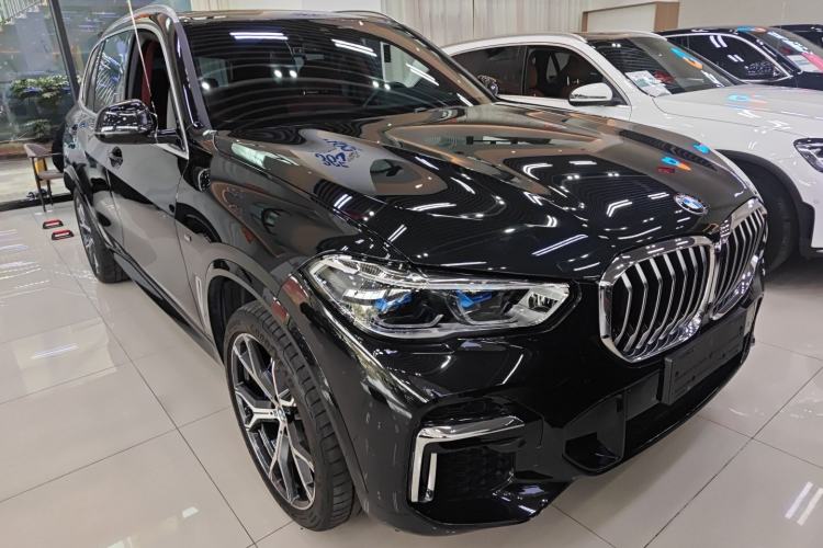 Used BMW X5 2022 Restyled xDrive 40Li M Sport Package Front Right 45 Deg