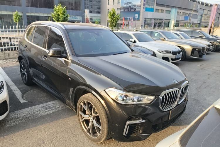 Used BMW X5 2022 Restyled xDrive 40Li M Sport Package Front Right 45 Deg