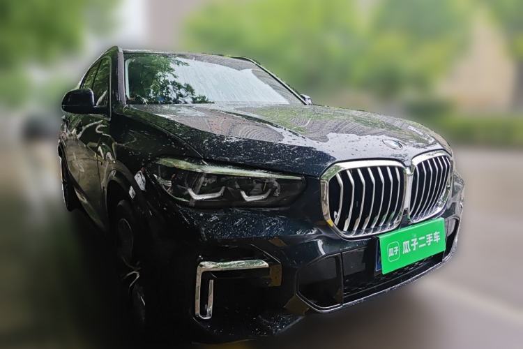 Used BMW X5 2022 xDrive 30Li M Sport Package Front Right 45 Deg