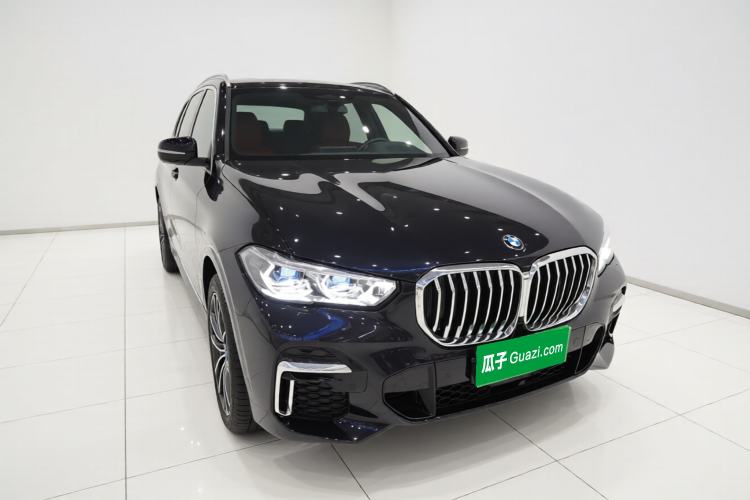 Used BMW X5 2022 xDrive 40Li Luxury Edition M Sport Package Front Right 45 Deg