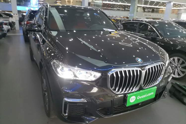 Used BMW X5 2022 xDrive 40Li Luxury Edition M Sport Package Front Right 45 Deg