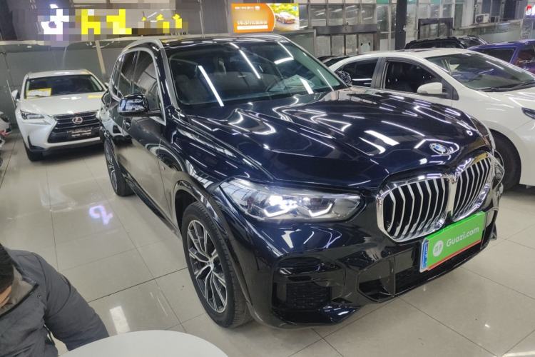 Used BMW X5 2022 xDrive30i M Sport Package Front Right 45 Deg