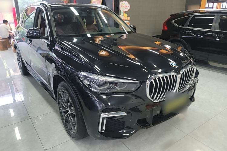 Used BMW X5 2022 Restyled xDrive 30Li M Sport Package Front Right 45 Deg