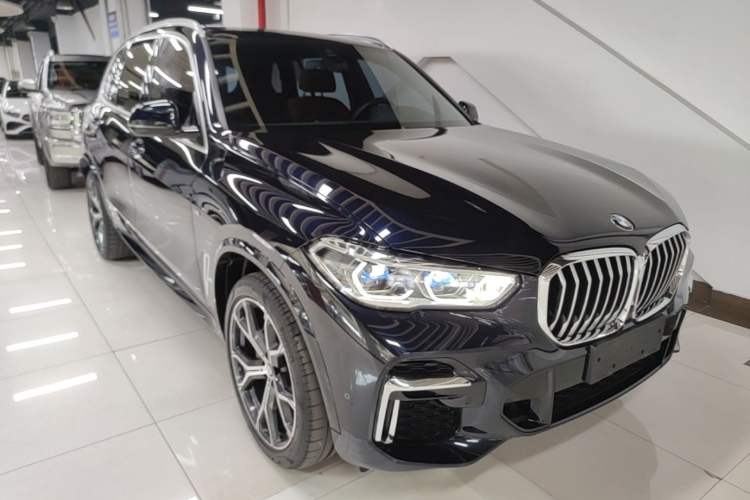 Used BMW X5 2022 Restyled xDrive 40Li M Sport Package Front Right 45 Deg