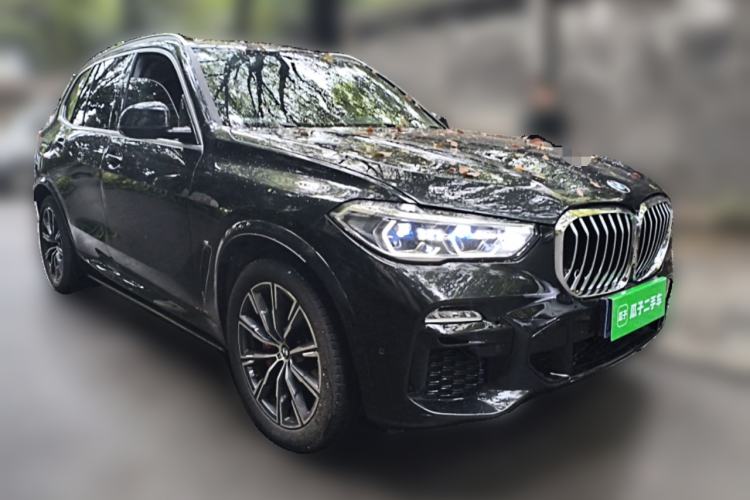 Used BMW X5 2022 xDrive40i M Sport Package Front Right 45 Deg