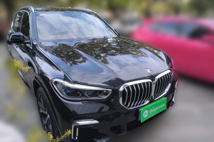 Used BMW X5 2022 xDrive 40Li M Sport Package Front Right 45 Deg