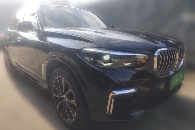 Used BMW X5 2022 xDrive 30Li M Sport Package Front Right 45 Deg