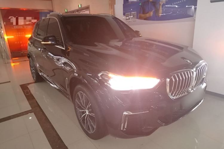 Used BMW X5 2022 Restyled xDrive 30Li Luxury Version M Sport Package Front Right 45 Deg