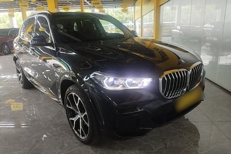 Used BMW X5 2022 xDrive40i Luxury Edition M Sport Package Front Right 45 Deg