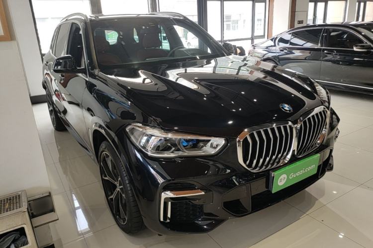 Used BMW X5 2022 Restyled xDrive 40Li M Sport Package Front Right 45 Deg