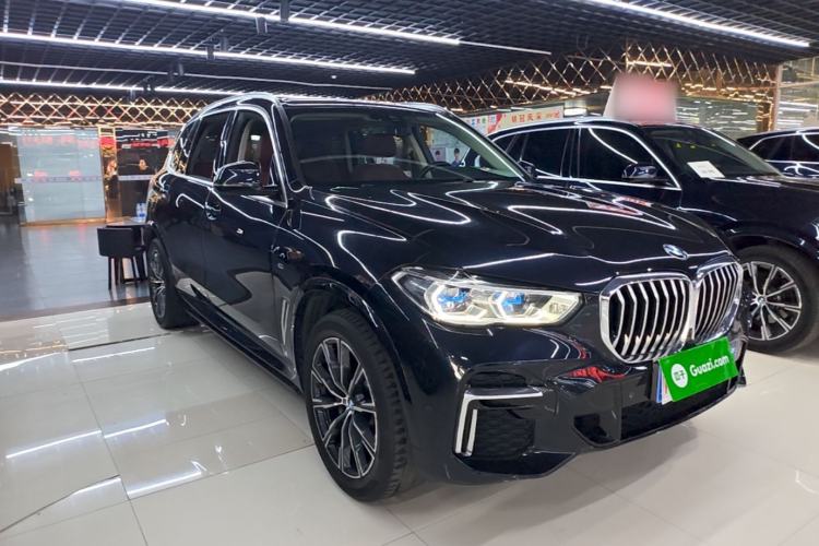 Used BMW X5 2022 Restyled xDrive 30Li Luxury Version M Sport Package Front Right 45 Deg