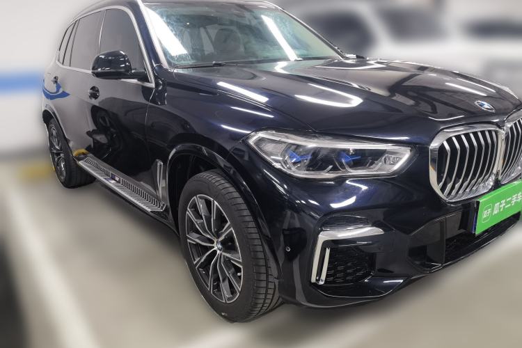 Used BMW X5 2022 xDrive 30Li M Sport Package Front Right 45 Deg