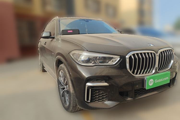 Used BMW X5 2022 xDrive 30Li M Sport Package Front Right 45 Deg