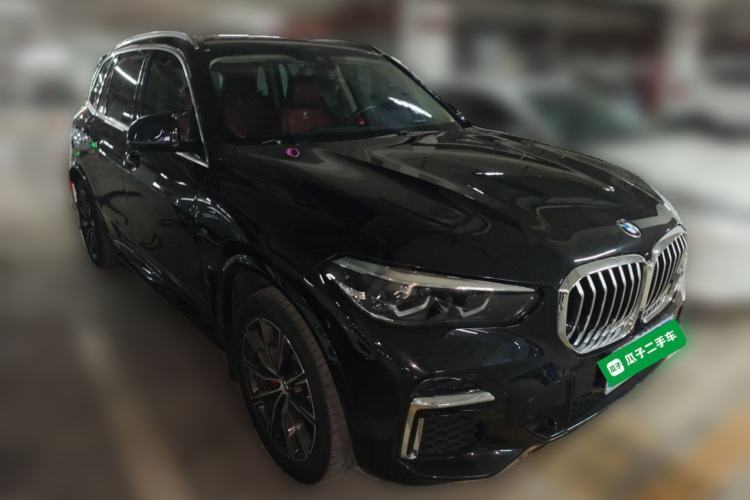 Used BMW X5 2022 xDrive 30Li M Sport Package Front Right 45 Deg