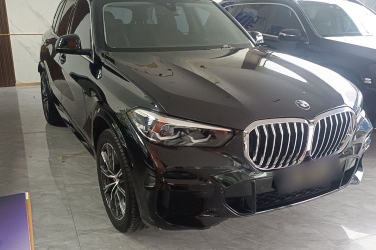 Used BMW X5 2022 xDrive30i M Sport Package Front Right 45 Deg