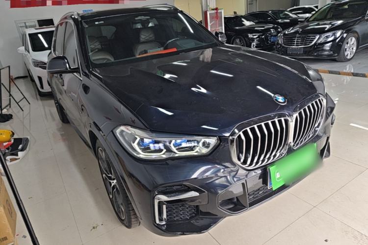 Used BMW X5 2022 xDrive 40Li Luxury Edition M Sport Package Front Right 45 Deg